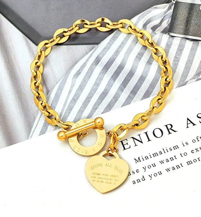 Pulsera Sobre Todo Guarda Tu Corazón – Cadena Dorada con Dije